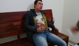 Hà Nội: Đi xe máy kẹp ba, mang theo ma túy đá